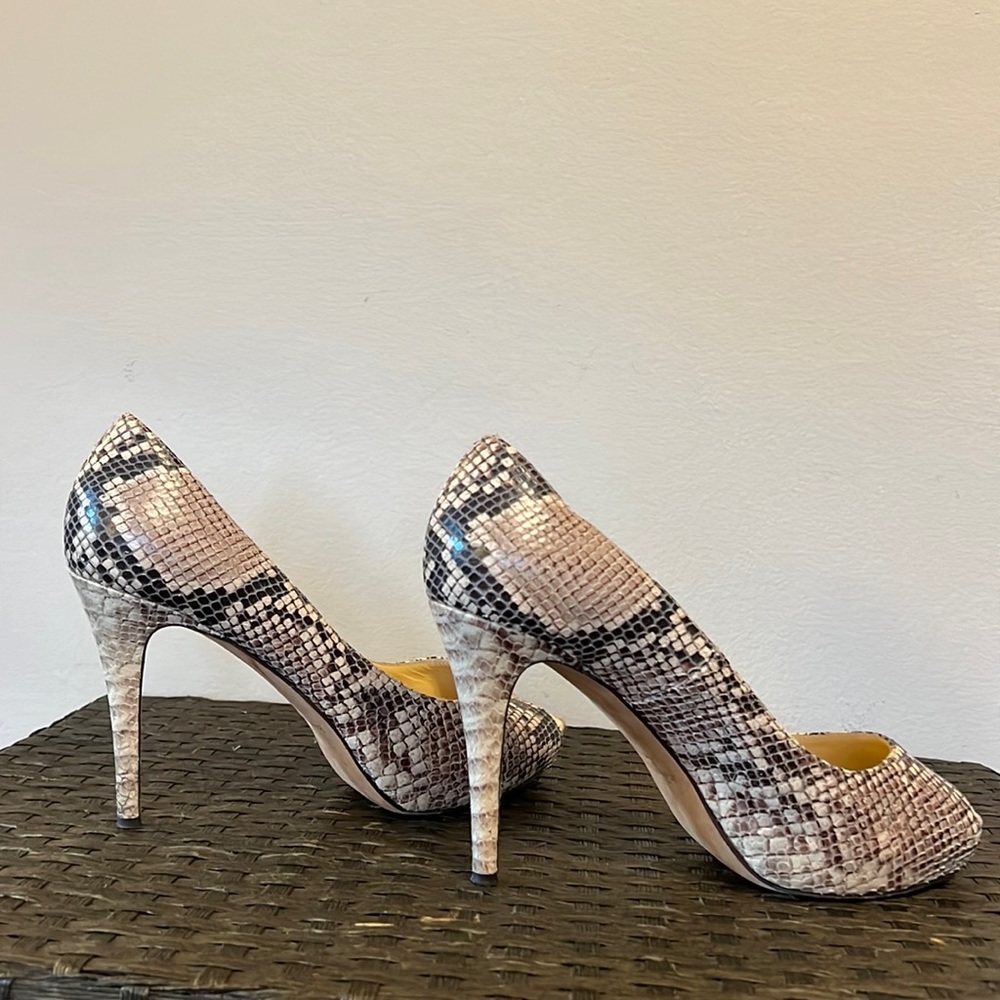 Kate Spade snakeskin womens size 91/2 peep toe heel. Great condition.